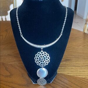 JULIAS Silver Floral Pendant Necklace